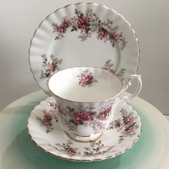 Vintage Royal Albert Lavender Rose trio, teacup, saucer, cake plate - Picture 4 of 13